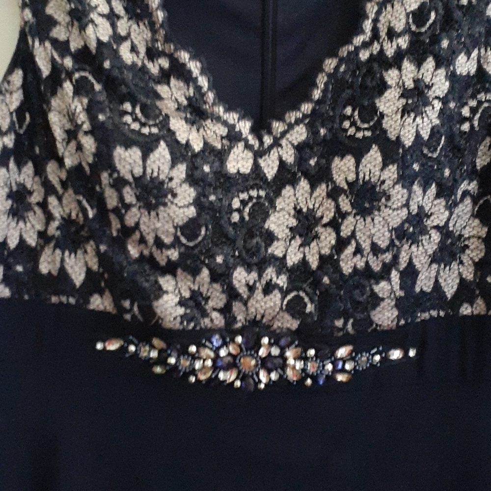 Dress - Picture 3 of 3